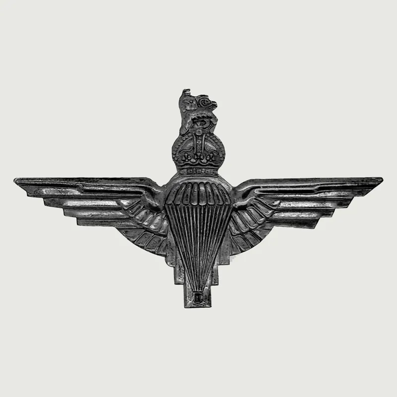 Parachute Regiment Kings Crown Cap Badge - Black